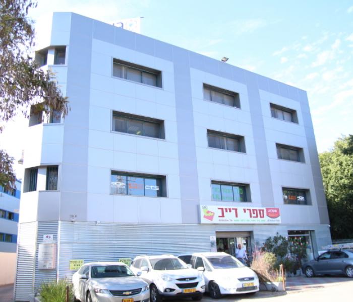 מבנה משרדים ומסחר, יהוד